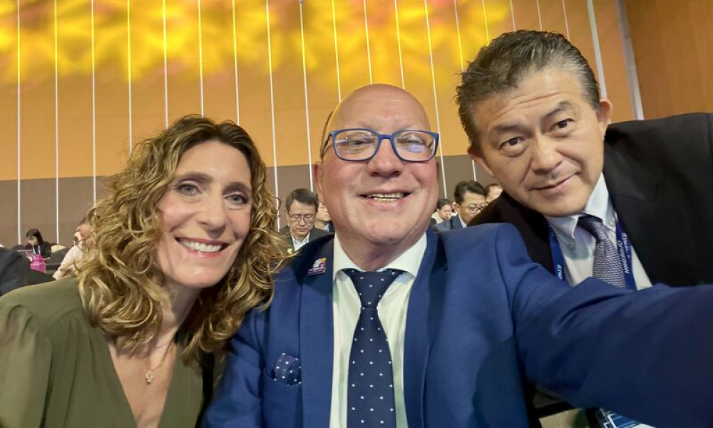 Photo of Laura Chace (President and CEO of ITS America), Joost Vantomme (CEO of ERTICO - ITS Europe) and Akio Yamamoto (Secretary General ITS Asia-Pacific) taking a selfie 