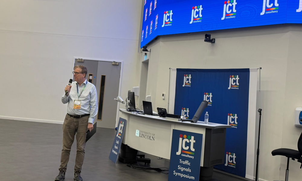 Image of Alistair Gollop chairing a session at the conference